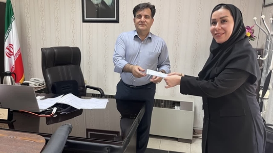 به گزارش روابط عمومی دانشکده دندانپزشکی امروز 5 شهریور به مناسبت روز کارمند دکتر رازانی ریاست دانشکده دندانپزشکی از پرسنل تقدیر کردند.