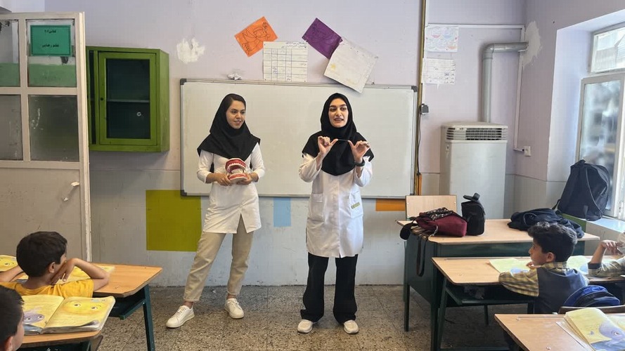 آموزش بهداشت دهان و دندان در مدرسه